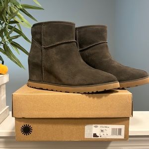 Women’s UGG Classic Femme Mini Boot size 11